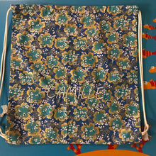 Charger l'image dans la galerie, Sac à dos à cordons "Camille" en tissu japonais fleuri bleu
