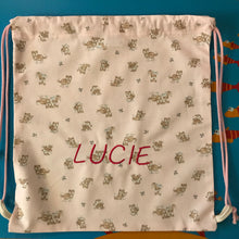 Charger l'image dans la galerie, Sac à dos à cordons "Lucie" en tissu Renards (rose)