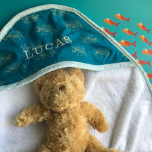 Charger l'image dans la galerie, Cape de bain XXL brodée