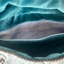 Charger l'image dans la galerie, Banane standard "Plumes de paon"
